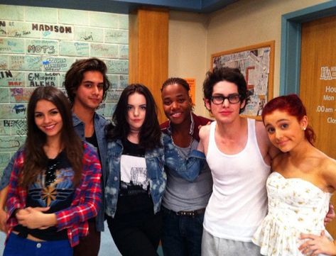 Ariana Grande in Victorious: (Season 3) - Picture 67 of 68 Victorious Tv Show, Victorious Cat, Victorious Nickelodeon, Ariana Grande Victorious, Tumblr Photoshoot, Ariana Grande Cat, Victorious Cast, Tori Vega, Sam & Cat