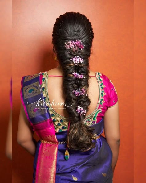 South Indian Bridal Hairstyles, Engagement Hairstyle, Indian Bridal Hairstyle, Messy Braided Hairstyles, Simple Bridal Hairstyle, Reception Hairstyles, Messy Braid, Poola Jada, Hairstyle Indian Wedding