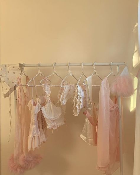 Dollete Clothes, Feminine Style Aesthetic, Coquette Pilates, Cutesy Aesthetic, Coquette Lifestyle, Room Aesthetic Ideas, High School Aesthetic, Pink Princess Aesthetic, Coquette Closet