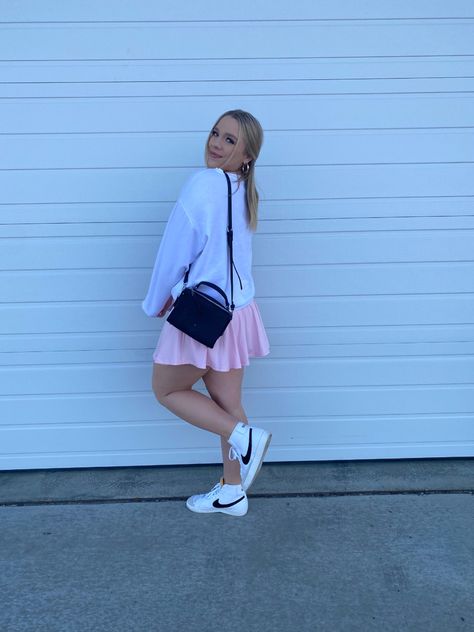 Nike mid blazer ‘77 / spring outfit idea / tennis skirt pink Outfits Nike Blazer Mid 77, Mid Blazer 77, Nike Mid Blazer, Mid Blazer, High Tops Outfit, Nike Mid, Outfit Tennis, Blazer 77, Spring Outfit Idea