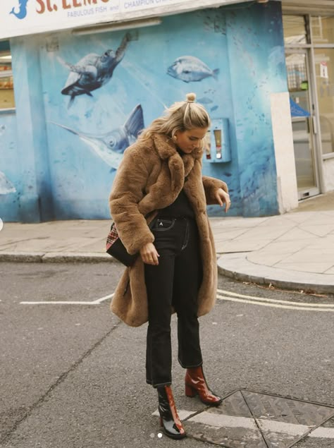 Fashion Me Now, Lucy Williams, Fall Fashion Coats, Coat Street Style, Coat Outfit, Fashion Influencer, Looks Street Style, Street Style Winter, Coat Outfits