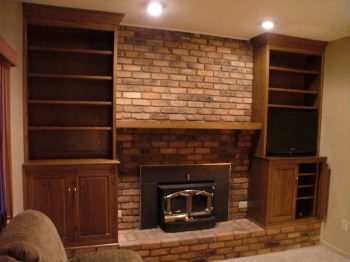 I like the mantle between the fireplace cabinets. I don't like brick under the cabinets; would look better if covered with wood panels. Shelves Around Fireplace, Bookshelves Around Fireplace, Brick Fireplace Wall, Fireplace Bookcase, Built In Around Fireplace, Red Brick Fireplaces, Fireplace Bookshelves, Built In Shelves Living Room, Brick Fireplace Makeover