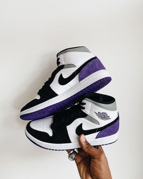 Wethenew on Instagram: “Varsity 🏀💜 ➖⠀⠀⠀⠀⠀⠀⠀⠀⠀ La Air Jordan 1 Mid SE Varsity Purple est disponible sur wethenew.com ➖⠀⠀⠀⠀⠀⠀⠀⠀⠀ 📸 @bvl.designs⠀⠀⠀⠀⠀⠀⠀⠀⠀ #WETHENEW” Nike Jordans Women, Air Jordan 1 Court Purple, Jordans Sneakers Outfit, Air Jordan 1 Shoes, Jordan 1 Shoes, Cheap Jordan Shoes, Cheap Jordan, Nike Shoes Girls, Jordans Girls