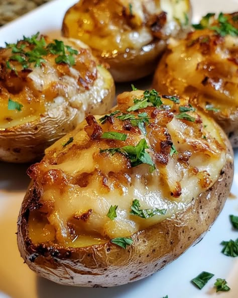 🧅 French Onion Stuffed Potatoes Ingredients: - 4 large russet potatoes - 2 tablespoons olive oil - 2 large onions, thinly sliced - 1 teaspoon sugar - 1/2 teaspoon salt - 1/4 teaspoon black pepper - 1 cup shredded Gruyère or Swiss cheese - 2 cloves garlic, minced - 2 tablespoons fresh parsley, chopped (optional) Instructions: 1. Preheat your oven to 400°F (200°C). Pierce the potatoes with a fork and bake them directly on the oven rack for 45-60 minutes, or until tender. Let cool slightly. ... Keto Approved Foods, Swiss Food, Stuffed Potatoes, Oven Rack, Healthy Food Dishes, Russet Potatoes, Baked Potatoes, French Onion, Swiss Cheese