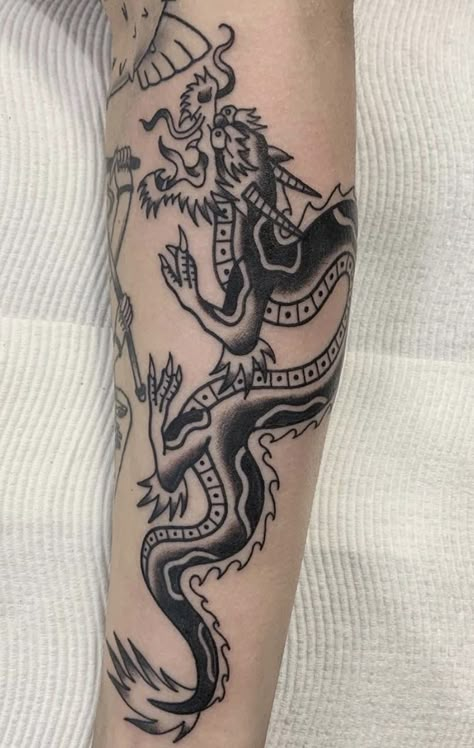 Traditional Tattoo Stencils, Black Dragon Tattoo, Dragon Tattoo Meaning, Red Dragon Tattoo, Traditional Tattoo Inspiration, Vintage Tattoo Design, The Red Dragon, Traditional Tattoo Sleeve, Half Sleeve Tattoos For Guys