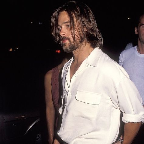 Brad Pitt Beard, Brad Pitt Long Hair, Long Hair And Beard, Brad Pitt Haircut, Brad Pitt Style, Brad Pitt Hair, Man With Long Hair, Guy Haircuts Long, Keanu Charles Reeves