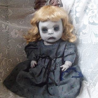 https://www.ebay.co.uk/itm/264048296430  https://www.facebook.com/ladyopheliamacbeth/ #creepydolls #haunteddolls #ooakdolls #horrordolls #halloweendolls #gothicdolls #weirddolls #darkdolls #gothic #horror #creepy Diy Halloween Doll, Scary Baby Dolls, Creepy Doll Halloween, Doll Horror, Creepy Baby Dolls, Creepy Costumes, Halloween Wood Crafts, Creepy Doll, Halloween Prop