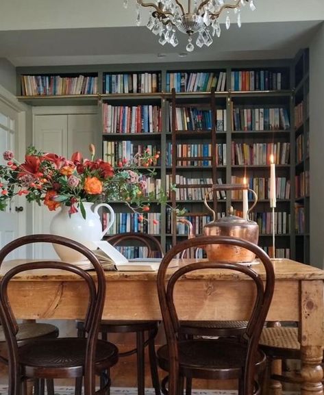 Dining Room With Bookshelves, Dining Room Library Combo, Vintage Dining Room Ideas, Library Dining Room, Dining Room Library, Room Library, Modern Vintage Home, Home Libraries, Built In Bookcase