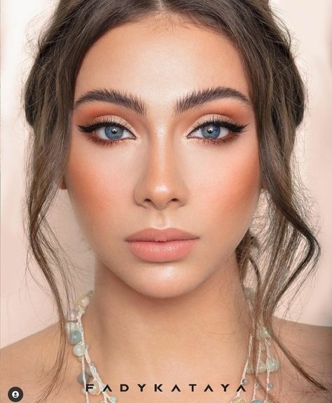 24 Beautiful Soft Romantic Makeup Looks To Copy - The Glossychic Soft Romantic Makeup, Romantic Makeup Looks, Bohemian Makeup, Soft Bridal Makeup, Boho Wedding Makeup, Timeless Makeup, Beach Wedding Makeup, Boho Makeup, Corrective Makeup