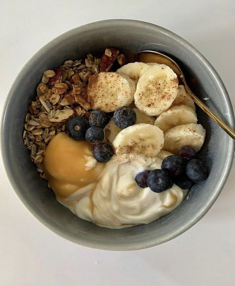 Yogurt Granola, Plats Healthy, Food Motivation, Healthy Food Dishes, Healthy Food Motivation, Healthy Lifestyle Food, Think Food, Food Is Fuel, Food Inspo