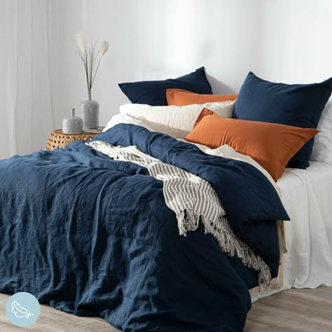 Navy Blue Quilt, Navy Bedrooms, Blue Quilt, Casa Vintage, Style Deco, Modern Bedroom Design, Blue Bedding, Bed Sets, Blue Bedroom