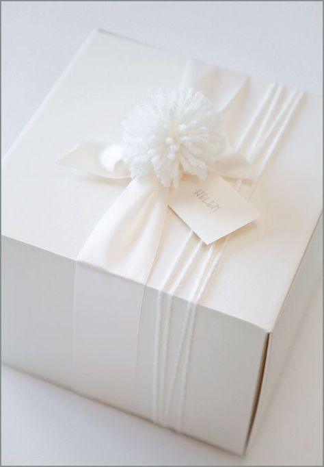 Wedding Gift Wrapping, Gift Wrapping Inspiration, Unique Gift Wrapping, Creative Gift Wrapping, Professional Gifts, Present Wrapping, Christmas Gifts For Boyfriend, Gorgeous Christmas, Beautiful Gift Wrapping