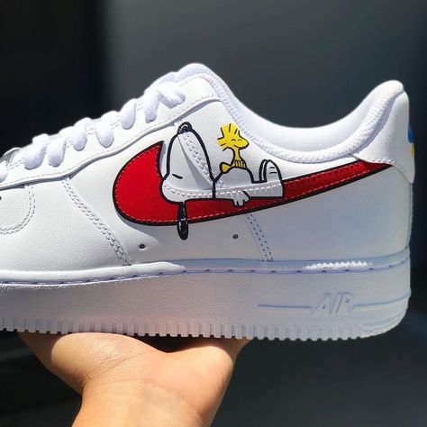 pinterest: @yamtrill :) Disney Custom Shoes, Painted Shoes Diy, Custom Sneakers Diy, Shoe Painting, Custom Painted Shoes, Diy Sneakers, Custom Shoes Diy, Nike Shoes Air Force, Custom Nike Shoes