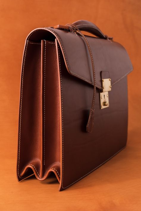 This double gusset briefcase is made from hand selected Tuscan vegetable tanned leather. It features a solid brass lock, stacked leather handle, and is fully lined with luxurious, soft pigskin. All hand stitched, handmade, by Martin Carswell in Melbourne, Australia. #handmade #luxury #madeinmelbourne #craftsman #leathercraft #leather #briefcase #handstitched #carswell #carswellleathergoods #carswellbriefcase #madeinaustralia Leather Luggage Set, Leather Briefcase Men, Leather Craftsmen, Briefcase For Men, Leather Luggage, Mens Leather Bag, Leather Projects, Leather Briefcase, Work Bag