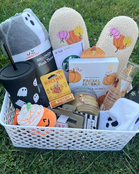 Boo Basket Ideas For Girlfriend Fall, Boo Basket For Girlfriend, Spooky Basket Ideas For Girlfriend, Boo Basket Ideas For Girlfriend, Basket Ideas For Girlfriend, Basket Gifts Ideas, Cute Baskets, Boo Basket Ideas, Spooky Basket