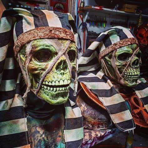 Mummy Halloween Makeup, Halloween Egyptian, Mummy Decorations, Egyptian Halloween, Egypt Mummy, Creative Halloween Decorations, Haunted House Diy, Halloween Forum, Halloween Outside