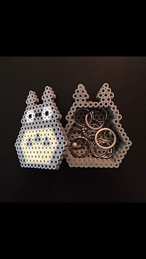 Cute Totoro perler bead box. Perler Bead Jewelry Box Pattern, Perler Bead Patterns Studio Ghibli, Perler Beads Ghibli, Things To Do With Perler Beads, Studio Ghibli Perler Bead Patterns, 3d Fuse Beads Patterns, Ghibli Perler Beads, Perler Bead 3d Patterns, Perler Beads Jewelry