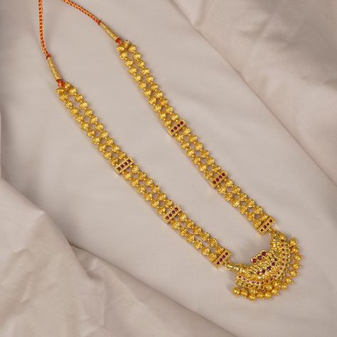 Full collection of kolhapuri necklace designs with huge range of options to choose from! Match this with different combos for a complete look Whatsapp - 9403830260 #kolhapurihaar #kolhapurinecklace #haar #necklace Malabar Jewellery, Mughal Jewelry, Gold Jewels Design, Couple Wedding Rings, Traditional Jewellery, Couple Wedding, Traditional Jewelry, Jewellery Designs, Necklace Designs