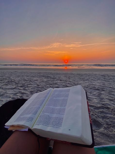 beach sunrise Bible reading Christian Vision Board, Inspire Bible Journaling, Christian Bible Study, Christian Quotes God, Christian Pictures, Christian Bible Quotes, Bible Study Notes, Christian Motivation, Jesus Is Life