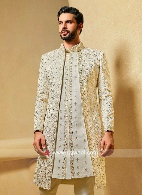 Barat Ideas, Men Wedding Sherwani, Wedding Sherwani For Groom, Groom Indian Wedding Outfits, Indian Wedding Sherwani, Sherwani Design, Wedding Matching Outfits, Nikkah Outfit, Indian Wedding Suits Men