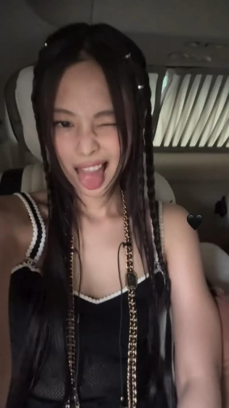 BLACKPINK’s Jennie Kim in a newly shared insta story video on her way to Coco Chanel pop up event in Seoul 2024 Jennie Chanel Event, Chanel Jennie, Jennie Video, Jennie Chanel, Instagram Editing Apps, Event Video, Jen Videos, Jennie Ruby Jane, Jennie Kim Blackpink