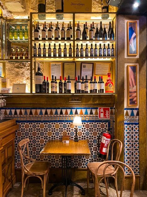 Cerveceria Giralda: The 12th Century Hammam Bar in Seville Small Tapas Bar Design, Spanish Bar Design, Tapas Bar Design Interiors, Portuguese Bar, Spanish Restaurant Interior, Tapas Restaurant Design, Tapas Bar Design, Spanish Bars, Spanish Restaurant Design