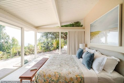 Mid Century Bungalow, Malibu House, Malibu Beach House, Brick Columns, Stand Alone Tub, Malibu Home, Mid Century Ranch, Ocean Front Property, Outdoor Dining Room