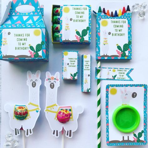 Llama party ideas Llama Party Favors, Llama Party Ideas, Fiesta Photo Booth, Fun Party Food, Cactus Balloon, Fiesta Party Supplies, Fiesta Cake, No Drama Llama, Llama Party