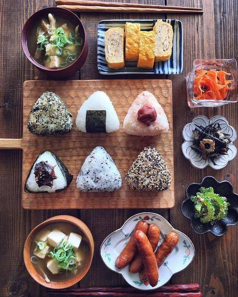 Resep Sushi, Japanese Cooking, Japan Food, Korean Food, Chopsticks, Pretty Food, Food Cravings, Cute Food, Japanese Food