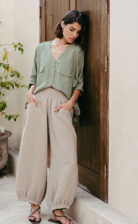 Loose Top Outfit, Blouse Casual Fashion, Color Combinations For Clothes, Fashion Silhouette, Blouse Pattern Sewing, Perfect Partner, French Linen, Luxury Linen, Pinterest Fashion