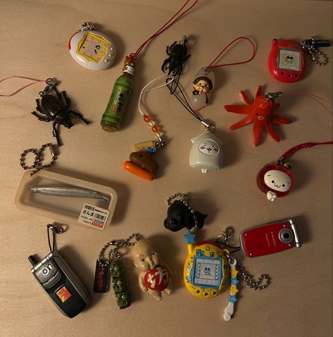 Retro Gadgets, Cute Keychain, Cute Little Things, What’s Going On, Phone Charm, Bits And Bobs, Cool Items, Key Chains, Little Things