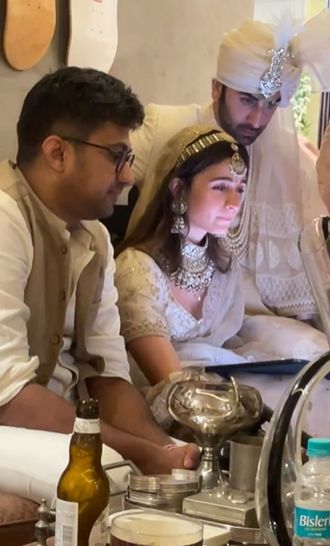 Rosé Blackpink Blue, Alia And Ranbir, Desi Look, Croquis Fashion, Brothers Movie, Alia Bhatt Photoshoot, Gigi Hadid Outfits, Intimate Ceremony, Ranbir Kapoor