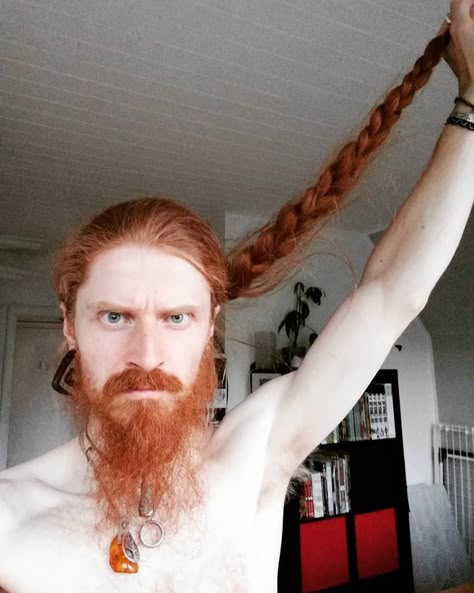 Older Ginger Man, Long Haired Ginger Men, Cute Red Head Guys, Auburn Hair Man, Long Red Hair Men, Weird Hairstyles, Ginger Guy, Ginger Hair Men, Redhead Hairstyles