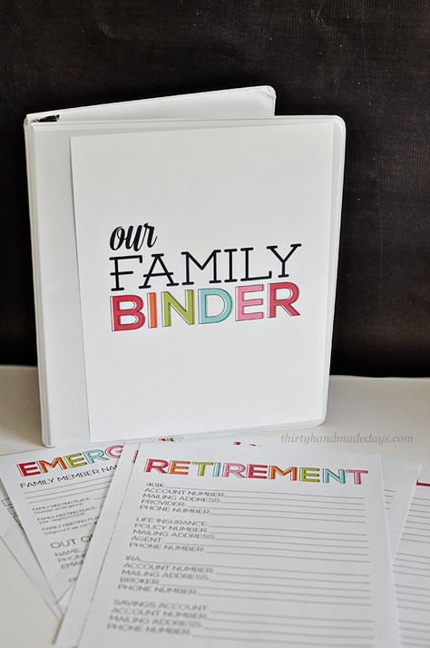 Updated Family Binder Printables- more than 8 amazing printables to help you create a binder for all of your most important information! All the hard work is already done for you- just print and compile. Family Binder Printables, Organize Life, Family Binder, Home Binder, Organization Station, Binder Printables, Home Management Binder, Financial Peace, Memo Boards