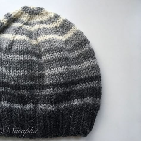 Adult Bentie Beanie - a free knitting pattern for a simple beanie. Mens Hat Knitting Pattern, Corak Krusye, Projek Mengait, Knitted Hat Patterns, Easy Knit Hat, Knit Hat Patterns, Beanie Pattern Free, Beanie Knitting Patterns Free, Simple Knitting