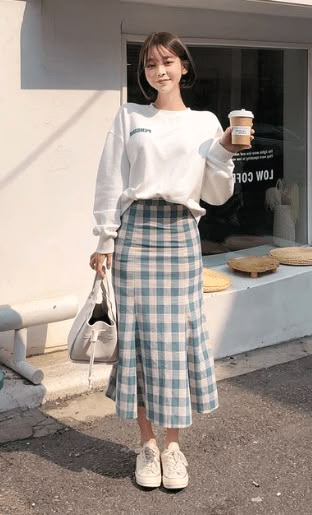 Korean Spring Outfits, Outfit Ideas Korean, Rok Outfit, Korean Outfit Street Styles, Tokyo Street Fashion, Korean Casual Outfits, Korean Fashion Dress, London Street Style, Korean Fashion Trends