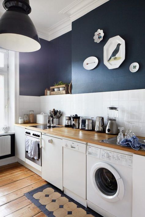 65 Best Ideas To Place Washing Machine In The Kitchen - Gravetics Old Kitchen Remodel, Small American Kitchens, Micro Kitchen, Artistic Kitchen, Tiny Kitchen Design, Laundry Room Kitchen, Washing Machine In Kitchen, Kitchen Machine, Kitchen Refrigerator