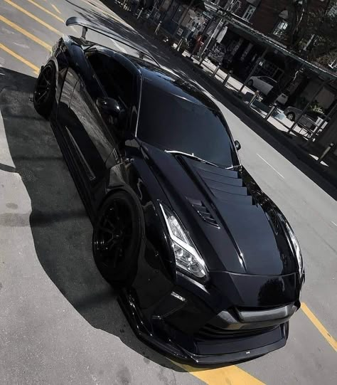 Nissan 370z Black, Skyline Gtr R35, Gtr Nismo, Nissan Nismo, Dropped Trucks, R35 Gtr, Black Cars, Super Fast Cars, Nissan Gtr R35