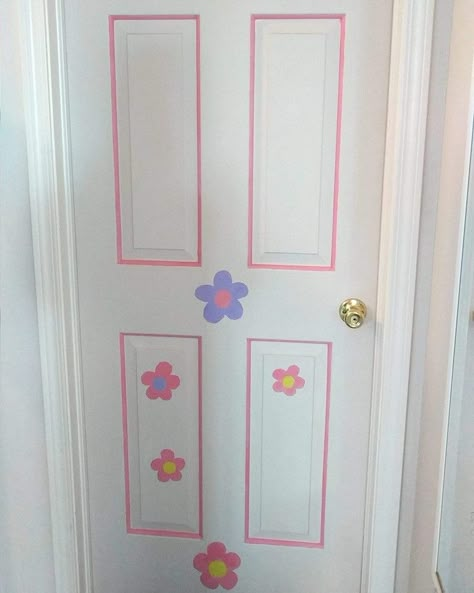 Cute Bedroom Door, Door Decorations Bedroom, Door Painting Ideas Bedroom, Monsters Inc Room, Tangled Room, Painted Bedroom Doors, Bedroom Door Decorations, Hello Kitty Bedroom, Disney Bedrooms