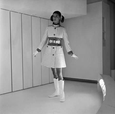 Space Age Fashion, Famous Five, Andre Courreges, Point Cut, Swinging 60s, Fashion Through The Ages, Fashion 1960s, 1960's Fashion, Mary Quant