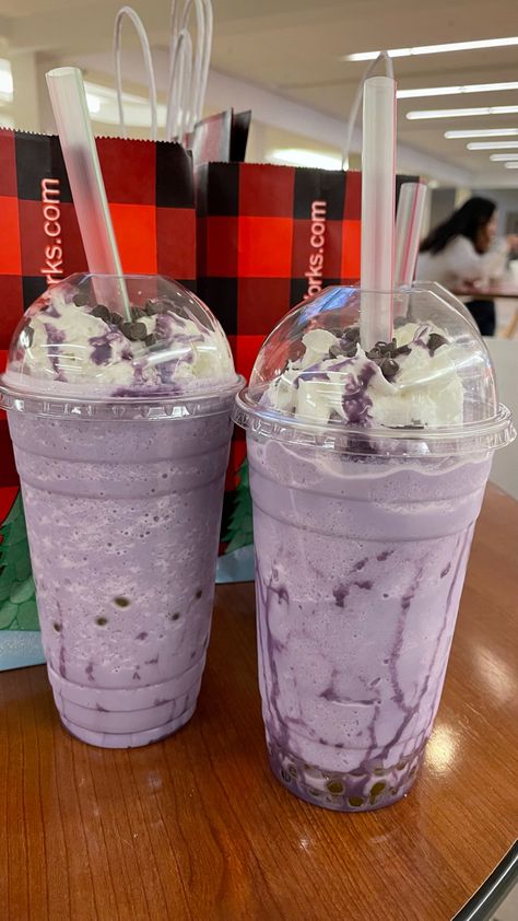 Boba, bubble tea Taro Bubble Tea Aesthetic, Ube Boba, Purple Milkshake, Purple Bubble Tea, Diy Iced Coffee Recipes, Boba Juice, Diy Iced Coffee, Aesthetic Boba, Boba Aesthetic