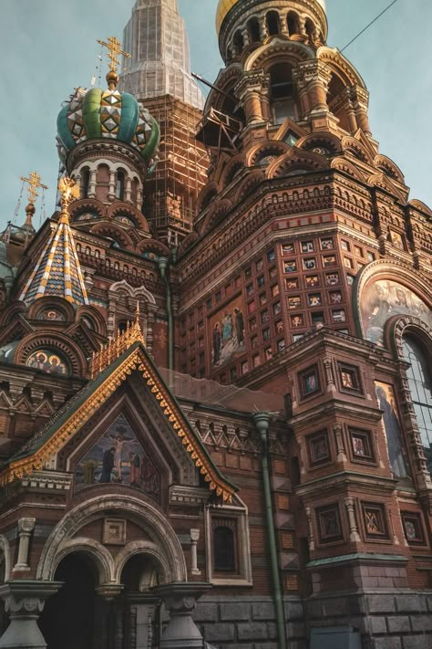 Russian Buildings Architecture, Russian Castle Aesthetic, Ancient Russian Architecture, Old Russian Architecture, Russian Architecture Aesthetic, Imperial Russia Aesthetic, St Petersburg Russia Aesthetic, Russian Castles, Old Russian Aesthetic