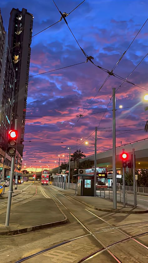 Sky Photography Nature, Sky Pictures, Night Scenery, Pretty Landscapes, Pretty Sky, Sunset Pictures, City Street, Alam Yang Indah, City Aesthetic