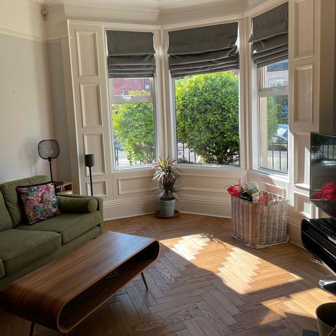 Check out this living room adorned with Natural Oak Herringbone Flooring🌿✨The classic charm of herringbone meets the warmth of natural oak creating a beautiful floor which will stand the test of time! 🔎Park Avenue Herringbone Natural Oak 💡Check out our Instagram and Pinterest profiles for more inspiration #flooringsuperstore #flooring #herringbone #parquetfloors #homedesign #flooringideas #homedecor #homeideas #floors #home Flooring Herringbone, Sitting Room Interior Design, Direct Wood Flooring, Herringbone Flooring, Living Room Wood Floor, Herringbone Wood Floor, Cheap Flooring, Herringbone Wood, Luxury Flooring