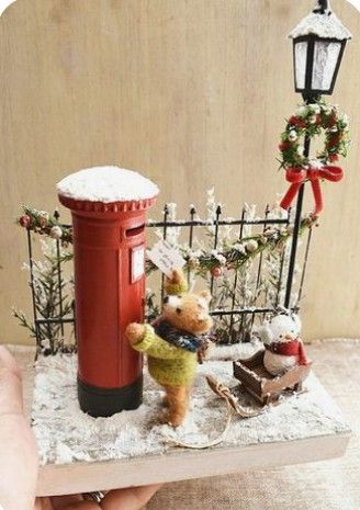 Jul Diy, Christmas Diorama, Christmas Shadow Boxes, Diy Christmas Village, Dollhouse Christmas, Christmas Hacks, Handmade Christmas Decorations, Post Box, Miniature Crafts