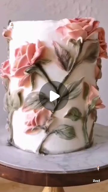 Piped Roses On Cake, Fondant Rose Cake, Roses Cake Design, Real Flowers On Cake, Cake Designs With Flowers, Rose Cake Ideas, Flower Cupcake Decorating, Birthday Cake With Roses, Simple Floral Cake