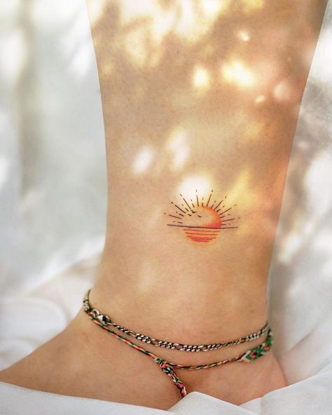 30 Tattoo Ideas, My Sunshine Tattoo, Simple Sun Tattoo, Rising Sun Tattoos, Sunflower Tattoo Simple, Sunrise Tattoo, Tattoo Sonne, 30 Tattoo, Sunshine Tattoo