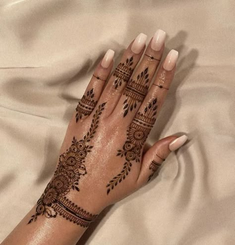 1. Mehndi Art 2. Henna Designs 3. Mehndi Patterns 4. Bridal Mehndi 5. Arabic Mehndi 6. Indian Mehndi 7. Intricate Mehndi 8. Contemporary Mehndi 9. Mehndi Tutorial 10. Mehndi Inspiration 11. Traditional Mehndi 12. Mehndi Artist Showcase 13. Easy Mehndi Designs 14. Mehndi for Beginners 15. Floral Mehndi 16. Geometric Mehndi 17. Peacock Mehndi 18. Festive Mehndi 19. Mehndi Fusion Styles 20. Mehndi Tips and Tricks Nice Henna Designs Simple, Divali Henna Designs, Mendhi Simple Designs, Henna Both Hands, Inner Hand Henna, Latest Henna Designs Simple, Arabic Simple Henna, Mahendi Designs Latest Back Hand, Henna Simple Designs