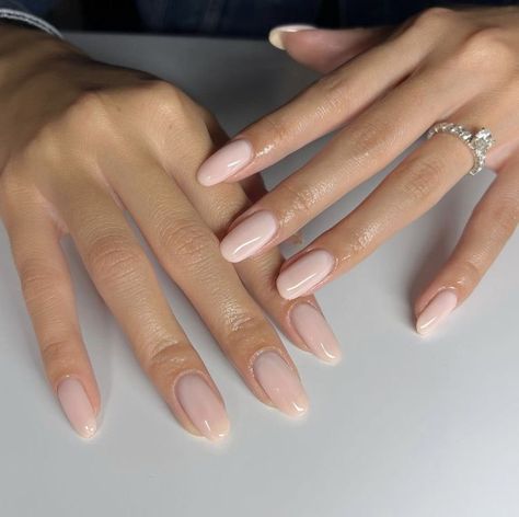 Nude Mani Pedi, Clean Nails Aesthetic, Attractive Nails, Make Up Diy, Casual Nails, Classic Nails, روتين العناية بالبشرة, Oval Nails, Neutral Nails