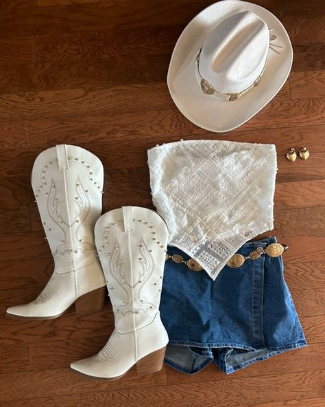 White Crochet Lace Smocked Bandana Top Cowgirl Outfits Jean Shorts, Cute Outfits For Festivals, Cowgirl Outfits Nashville, Country Outfits Jean Shorts, Nashville Outfits Skirt, Ccmf Outfit Ideas, Western Theme Outfits Women, Hoedown Throwdown Outfit, Beachy Western Outfits